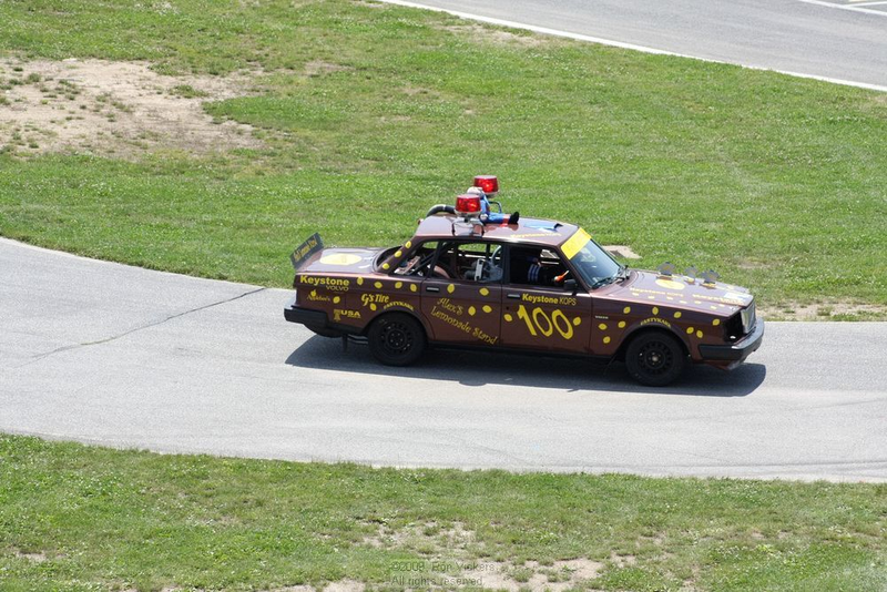 Illustration for article titled The 24 Hours Of LeMons New England 2009 Über Gallery, Part 1